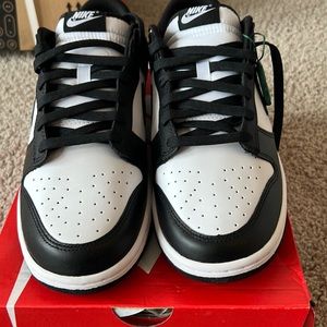NEW Nike Dunks Panda size 11